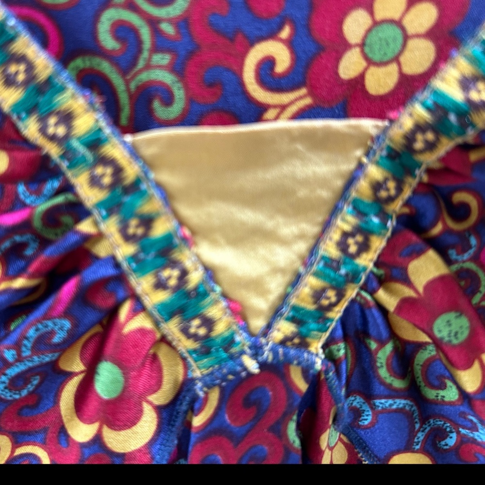 Colorful Asymmetrical Size P SILK & SPANDEX TOP - Picture 5 of 8